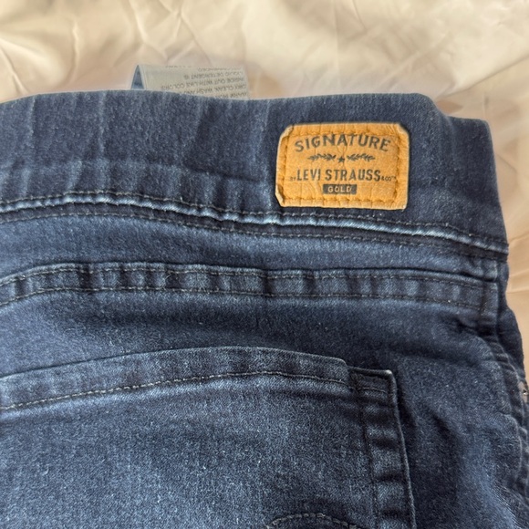 Signature by Levi Strauss Medium Blue Jeans - Picture 1 of 6